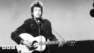 Read more about the article Bob Dylan’s draft lyrics for Mr Tambourine Man sell for £400k