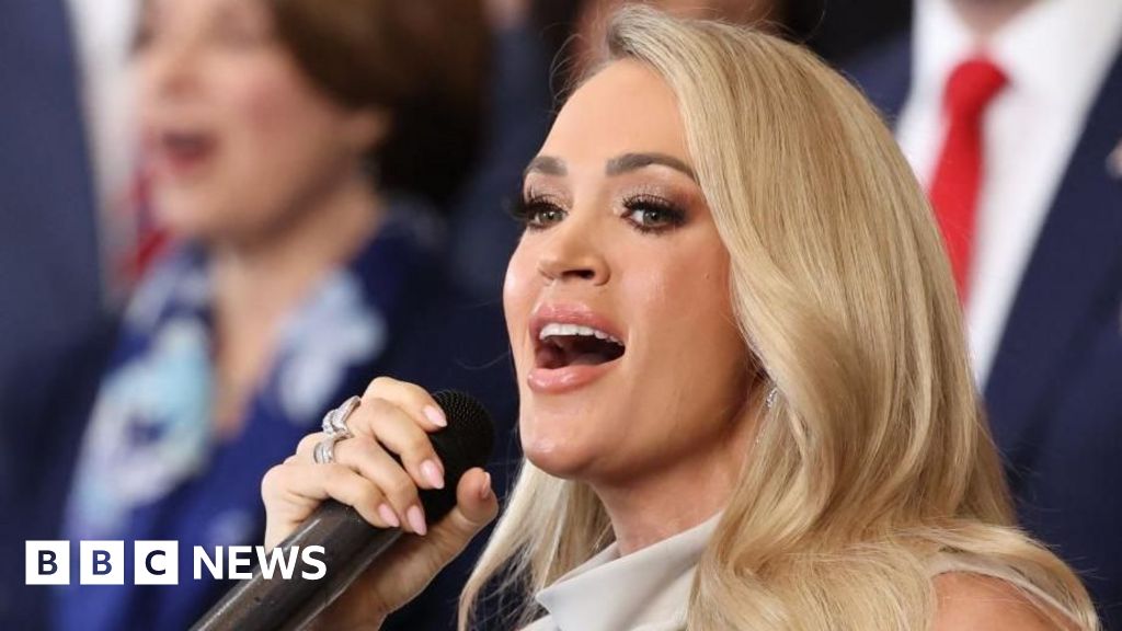 Read more about the article Carrie Underwood goes a capella, Melania’s air kiss, and other moments