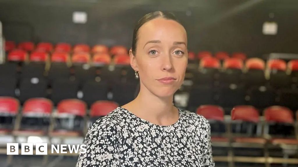 Read more about the article Ex-dancer settles with Royal Ballet School over ‘body-shaming’