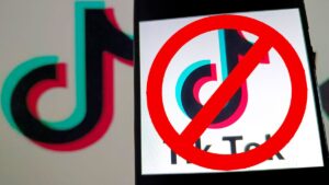 Read more about the article TikTok Ban live: Trump signals exec order and TikTok starts slowly returning to US operation