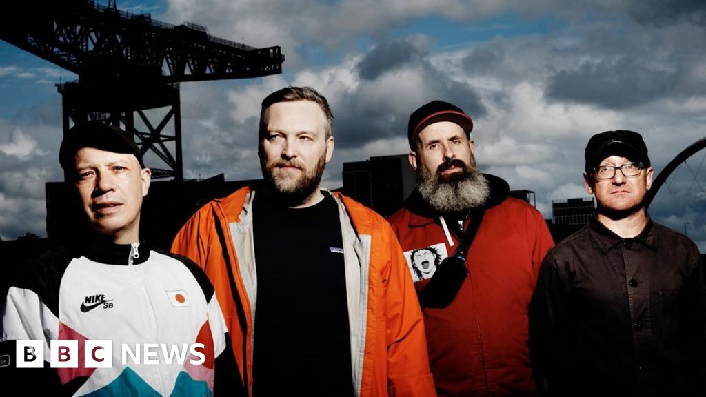 You are currently viewing Mogwai’s ‘vaguely upbeat’ return after difficult years