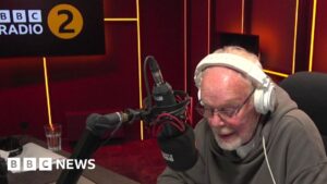 Read more about the article Bob Harris announces Johnnie Walker’s death live on Radio 2