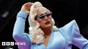 Read more about the article Stars join family and friends for funeral of drag queen James Lee Williams