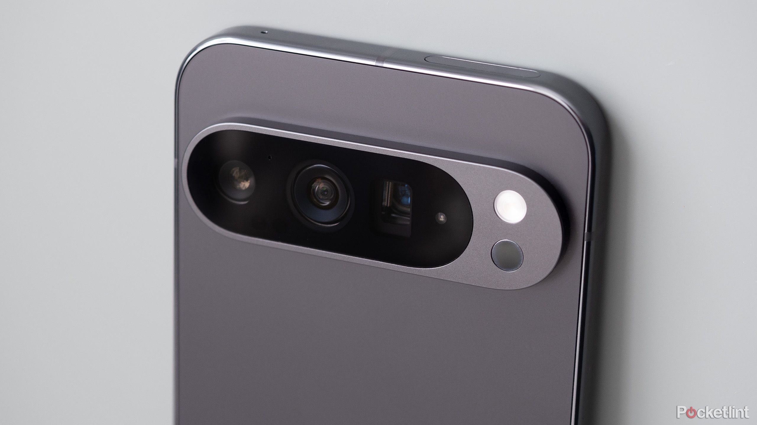 You are currently viewing Uh-oh, someone’s Pixel 9 Pro camera bar fell off