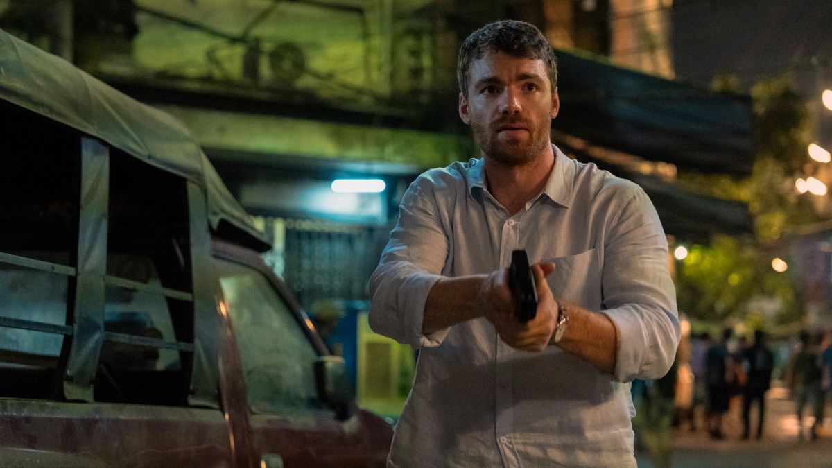 Read more about the article The Night Agent season 2’s first five minutes have been released early, and Gabriel Basso’s Peter Sutherland is forced to flee when a job goes awry