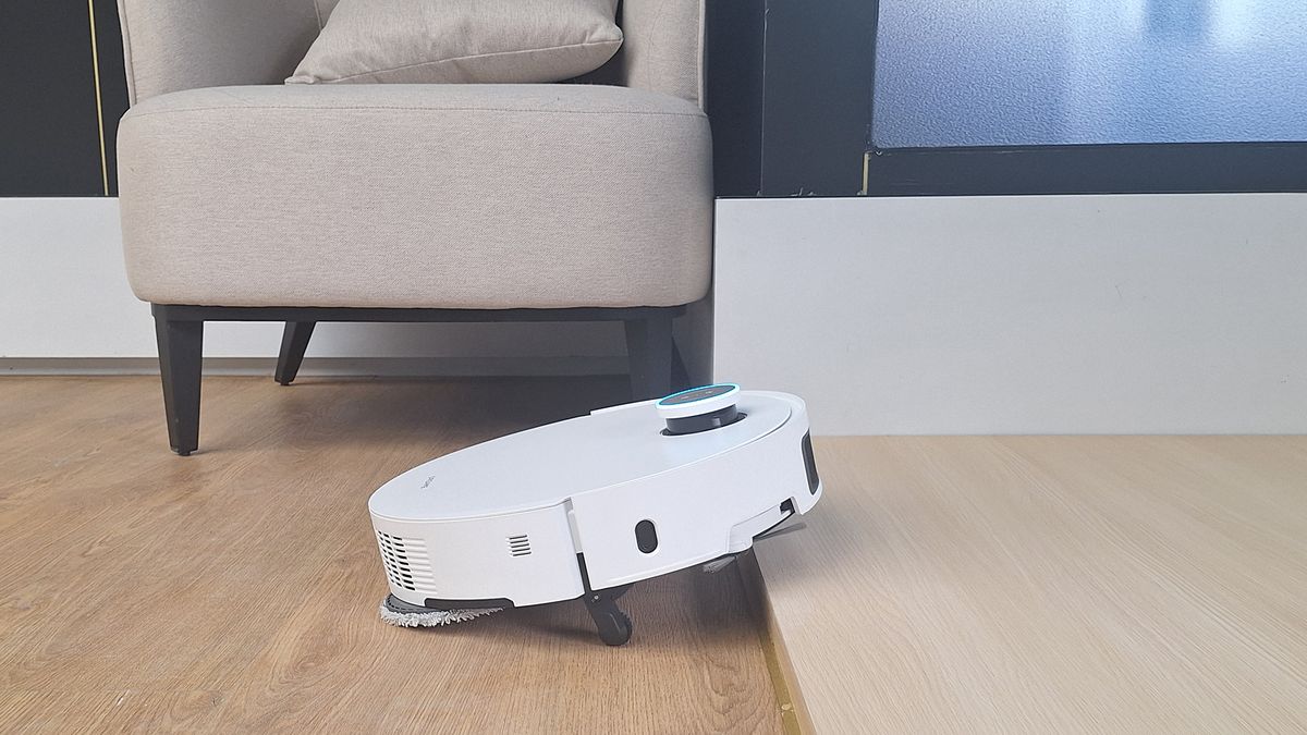 You are currently viewing I just saw Dreame’s new robot vacuum with feet, and I’m ready to throw out my Roborock