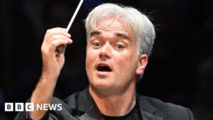 Read more about the article British conductor Edward Gardner sorry for calling Italian opera singers Mafia