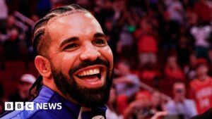 Read more about the article Drake to headline Wireless festival on all three days