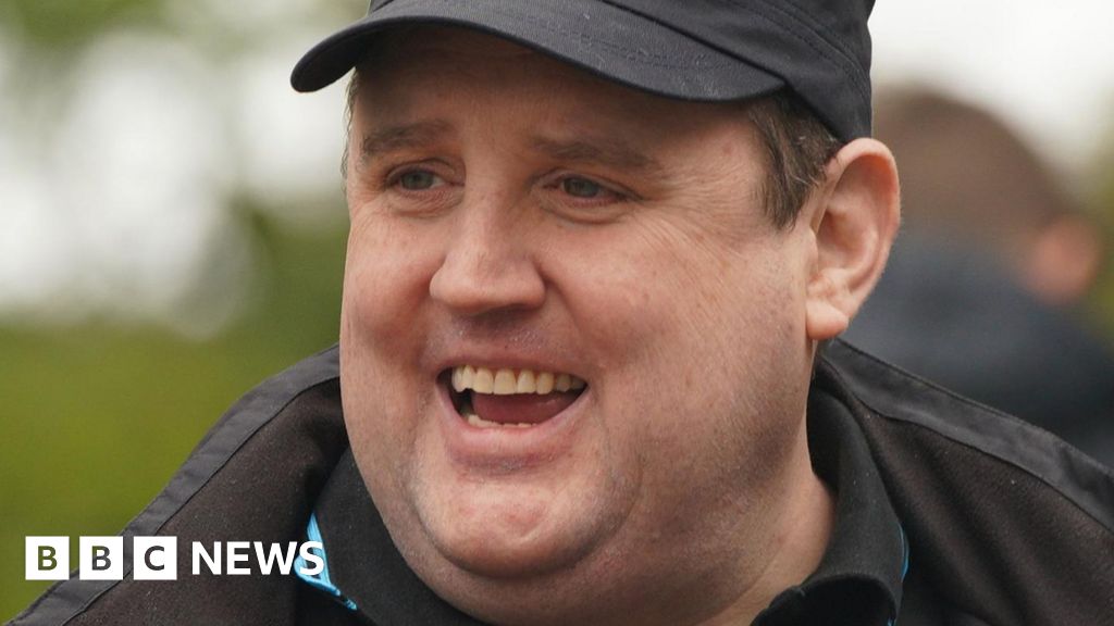 You are currently viewing Peter Kay defends ejecting ‘disruptive’ hecklers at Manchester show