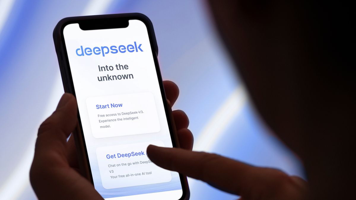 Read more about the article DeepSeek security risk – AI tool “vulnerable” to attacks, says report