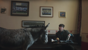 Read more about the article Saltburn star befriends donkey in a pub in this hilarious Squarespace Super Bowl 2025 ad teaser