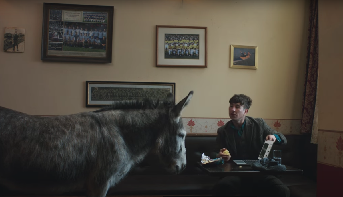 You are currently viewing Saltburn star befriends donkey in a pub in this hilarious Squarespace Super Bowl 2025 ad teaser