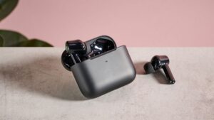 Read more about the article Feel like the battery on your wireless earbuds degrades faster than other tech? You might not be wrong