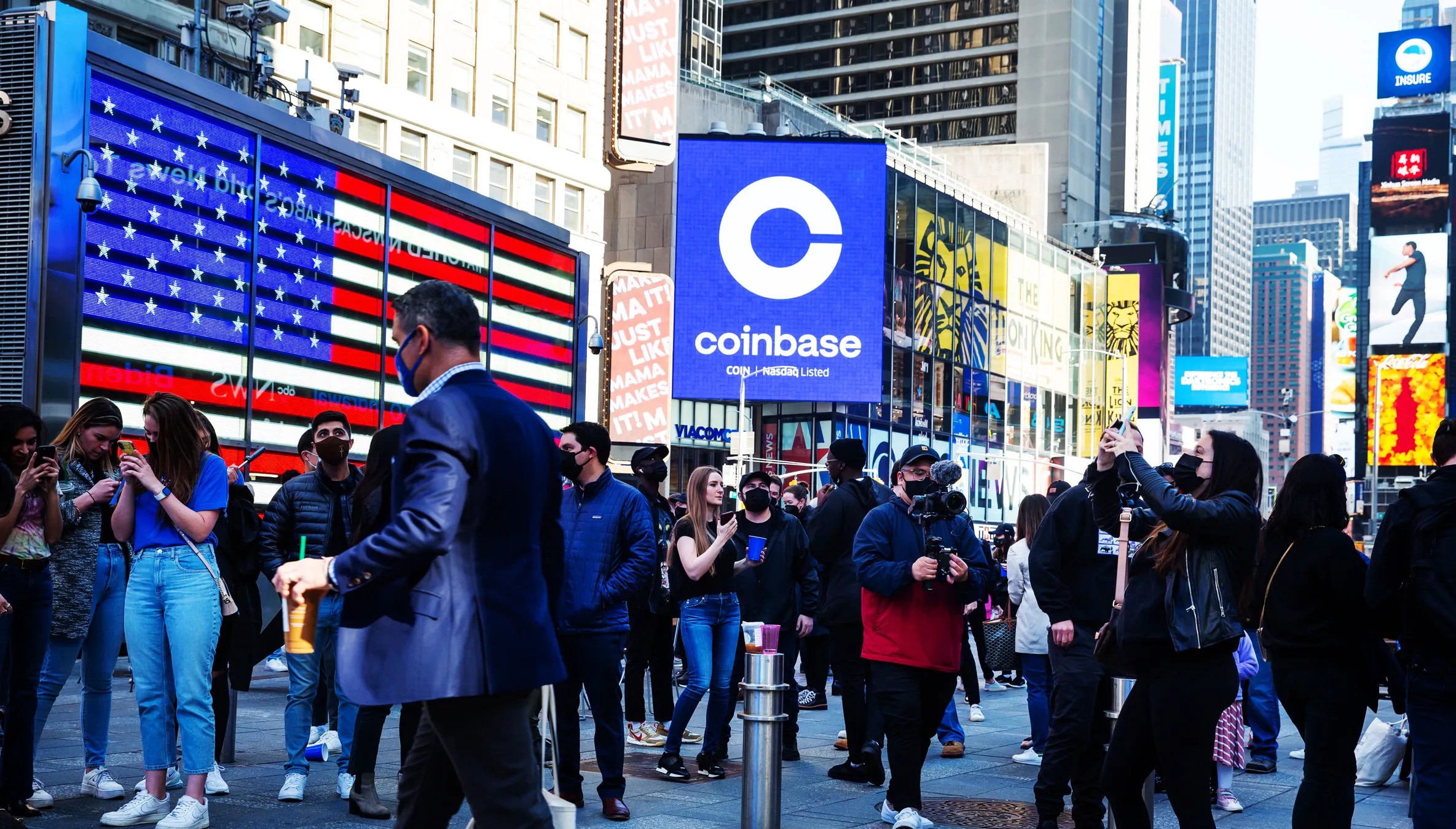 Read more about the article With $420 Billion Under Management, Coinbase Matches Major US Banks—CEO