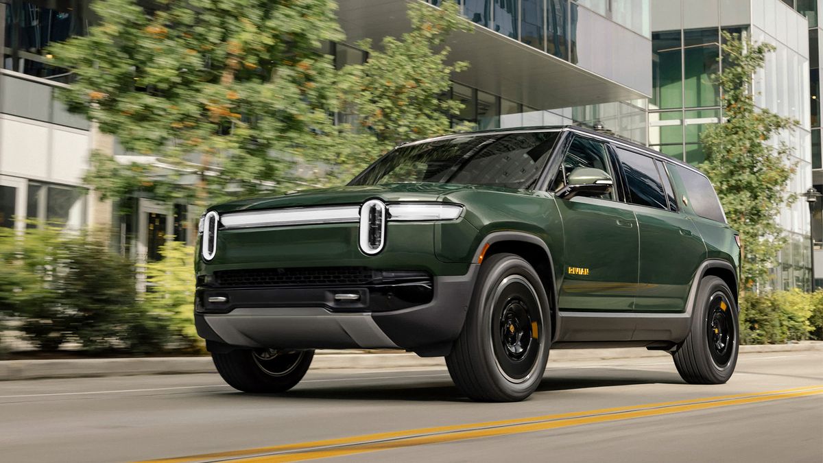 Read more about the article Rivian says it will offer hands-off autonomous driving later this year, with eyes-off coming in 2026 – a more realistic approach than Tesla’s wild promises